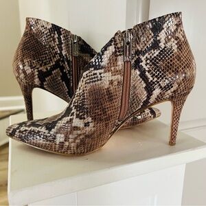 Jessica Simpson, Size 8.5, Snakeskin